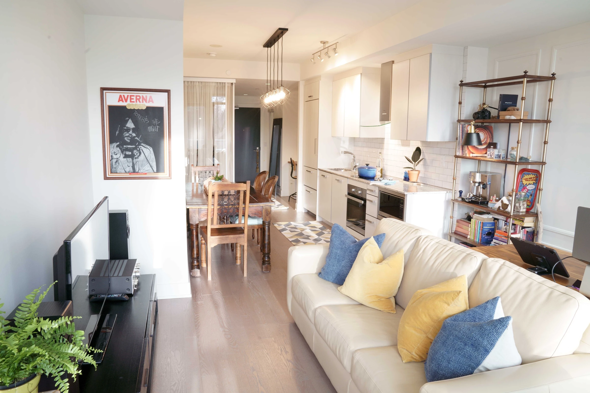 Lawrence Park Pied-à-Terre — Eclectic, evolving interior design, image 13