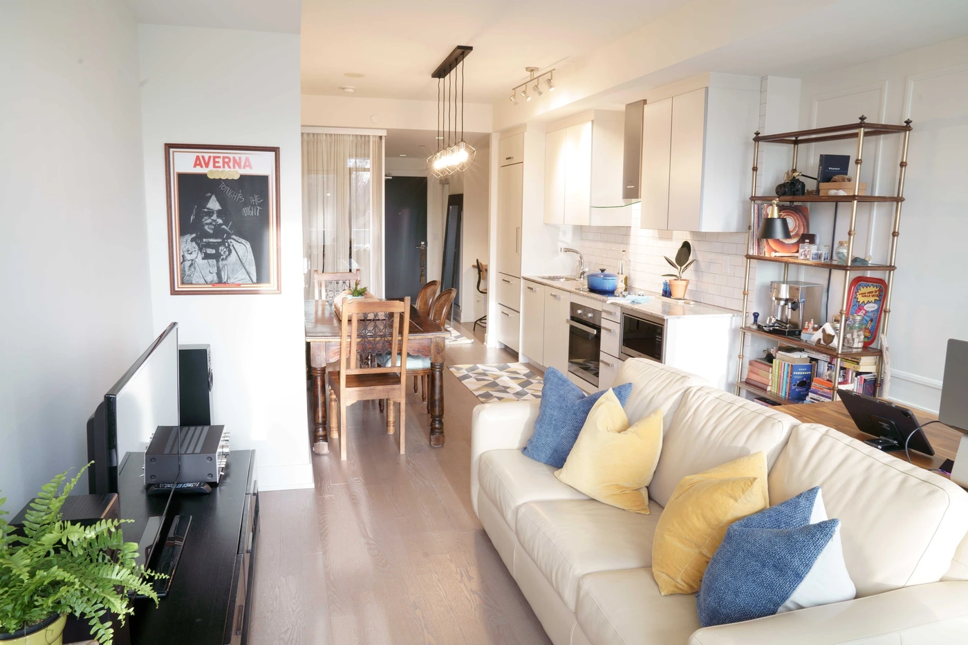 Lawrence Park Pied-à-Terre — Eclectic, evolving interior design, image 13
