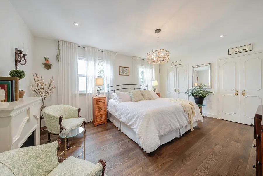 Uptown Century Home — image 30