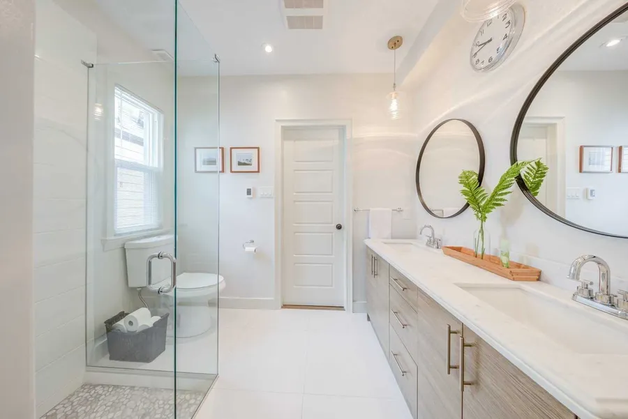 Uptown Century Home — image 36