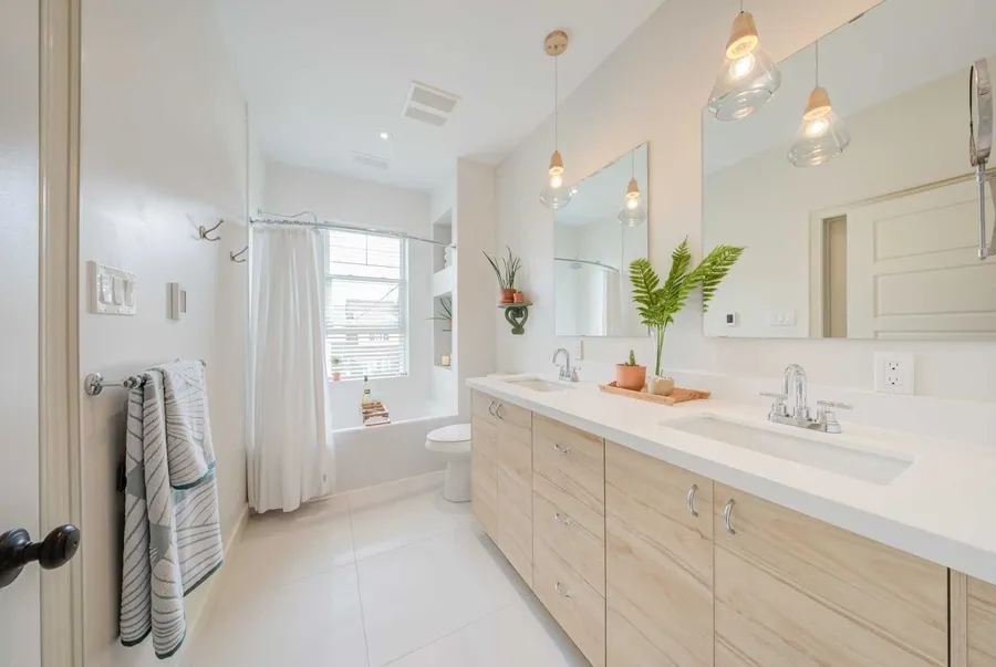 Uptown Century Home — image 39